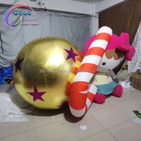 Ensemble de décorations de Noël gonflables géantes avec canne en sucre, boule dorée et mascotte fille pour centre commercial