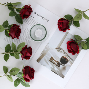 Ramo de Rosas Artificiales de Plástico para el Día de San Valentín, Decoración para el Hogar, Rosas de Tela con Alambre de Plástico para Sala de Estar y Mesa de Comedor - Product Image 3