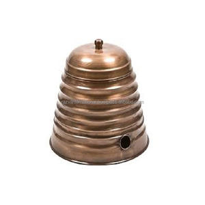 Pot d'arrosage design en métal antique en laiton - Product Image 1