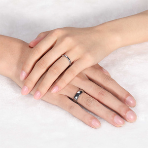 <span class=keywords><strong>Anillos</strong></span> <span class=keywords><strong>de</strong></span> carburo <span class=keywords><strong>de</strong></span> tungsteno abovedados <span class=keywords><strong>de</strong></span> color <span class=keywords><strong>plata</strong></span> pulida <span class=keywords><strong>de</strong></span> 2 mm/4 mm/6 mm/8 mm OAHLAN para parejas, hombres y mujeres, para bodas, compromisos y fiestas. - Product Image 6