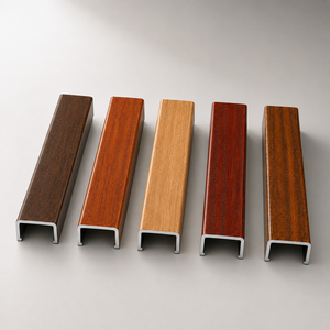 Profils d'extrusion en aluminium à grain de bois avec finition naturelle réaliste pour applications architecturales durables de portes et fenêtres - Product Image 5