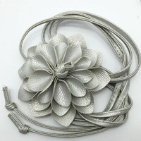 Seil-PU-Ledergürtel für Hochzeitskleider Damen-Taillengürtel Schmaler Gürtel für Frauen Mädchen Große Deko-Blume Freier Knoten Kunstleder-Gürtel