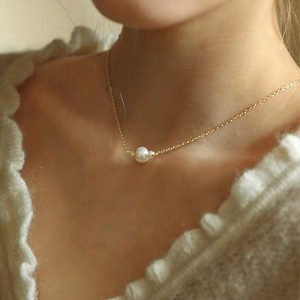 Collier de perles baroques d'eau douce naturelles pour femmes, design de niche de luxe léger avec chaîne de clavicule simple, accessoires - Product Image 1