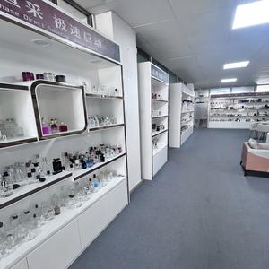 น้ำหอมดีไซน์เฉพาะสั่งทำได้ OEM ODM แบรนด์ส่วนตัว กลิ่นหอมสดชื่นจากเกลือทะเลเขียวและไม้หอม สำหรับผู้ชาย บรรจุกล่องของขวัญ 500 ชิ้น - Product Image 3