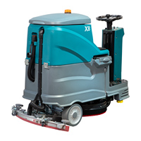 Nettoyeur de sols électrique autoporté à double brosse haute pression Ramp-Master GIYO X8, capacité de montée de 8 % pour parkings multi-niveaux