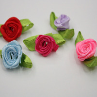 Mini fleur en ruban de satin de 3 cm (1,2 pouces) avec feuille de rose, écologique, faite à la main, pour applique, vêtements, épingles à cheveux, artisanat DIY