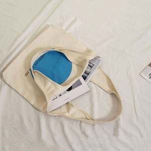 กระเป๋าผ้าสะพายไหล่ลายทางพิมพ์ลายผ้าแคนวาสแบบใช้ซ้ำได้ เป็นมิตรกับสิ่งแวดล้อม พร้อมโลโก้สั่งทำพิเศษ - Product Image 4