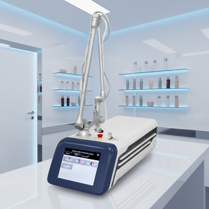 Machine à laser fractionné portable CO2 3000W 10600nm pour l'élimination des cicatrices d'acné et des vergetures, équipement de beauté - Product Image 1