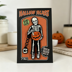 Spilla da bavero in metallo personalizzata, in smalto morbido, con catena, che si illumina al buio, a tema <span class=keywords><strong>horror</strong></span> anni '80, nera, per giacca, decorazione di Halloween - Product Image 1