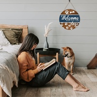 Bienvenue en espérant que vous aimiez la Plaque de signe en bois rustique pour chiens (12 "x 12"), les empreintes d'os de chien, signe d'art mural Vintage pour porte