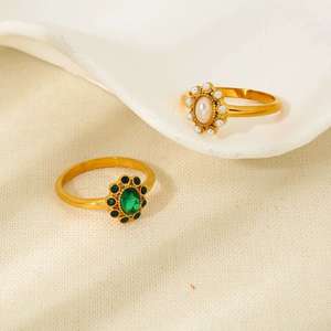 แหวนสแตนเลสชุบทอง 18K PVD ขายส่งสำหรับผู้หญิง ชุดแหวนปรับขนาดได้ ลายผีเสื้อและพระจันทร์ กันน้ำ ไม่หมองคล้ำ - Product Image 3