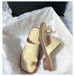 Summer fashion women's sandals Leather anti-slip beach slippers Thick-soled <b>flat</b>-<b>pointed</b> slip-on slippers - Product Image 5