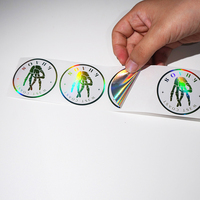 Vente en gros d'étiquettes imperméables en vinyle auto-adhésives à impression personnalisée rouleaux de logo privé autocollants holographiques
