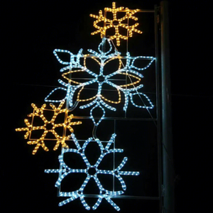 Motivo Luminoso Navideño para Postes de Luz en Exteriores, Parques y Decoraciones de Temporada - Product Image 1