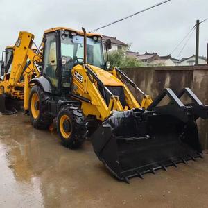 รถตักล้อยาง JCB สีเหลือง อุปกรณ์ก่อสร้าง พร้อมบุ้งกี๋ด้านหน้าและแขนขุดด้านหลัง - Product Image 1