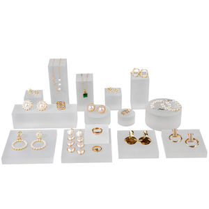 Aangepast Logo Mat Acryl Verticale Sieraden Armband Display Set Saai Poets Acryl Sieraden Houder Voor Show Case - Product Image 1