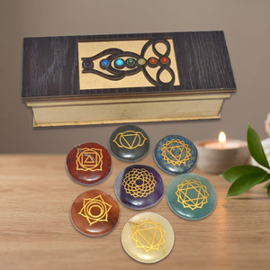 Caja de Regalo de Madera con Piedra Grabada de los Siete Chakras de Buda - Arte Religioso Coleccionable con Tema de Amor Gujarat Rozrincrystals.com - Product Image 2