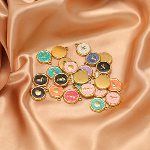 Ciondoli in smalto di lusso di alta qualità con stella di cavallo marino con stella di pesce in smalto rotondo ciondoli in acciaio inossidabile per la creazione di gioielli - Product Image 3