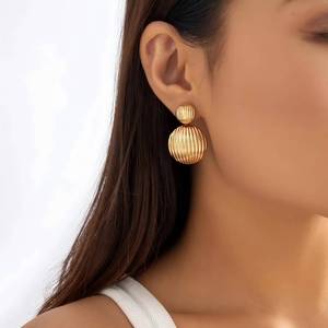 Pendientes de Bola Geométricos de Moda Europea y Americana, Oro de 18k, Plata, Acero de Titanio para Mujer, Joyería Elegante de Alta Gama - Product Image 2