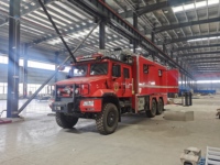 Camion de sauvetage tout-terrain FAW spécial incendie avec treuil, grue et générateur, camion de commandement de sauvetage tout-terrain robuste Jiefang