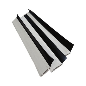 L'usine Wuxi propose des profilés en PVC durables Double couche <span class=keywords><strong>de</strong></span> protection pour <span class=keywords><strong>porte</strong></span> <span class=keywords><strong>de</strong></span> <span class=keywords><strong>garage</strong></span> <span class=keywords><strong>sectionnelle</strong></span> Bandes d'étanchéité inférieures en caoutchouc Joints latéraux - Product Image 1