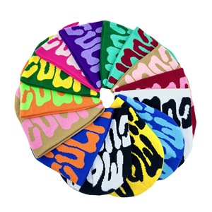 <span class=keywords><strong>Bonnet</strong></span> <span class=keywords><strong>en</strong></span> jacquard personnalisé <span class=keywords><strong>en</strong></span> gros, bonnets tricotés à motifs colorés, bonnets multicolores chauds et stylés - Product Image 4