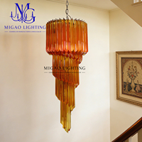 Lustre de bar en verre ambre orange de style médiéval français, avec cadre en métal plaqué, idéal pour villa, salle à manger, salon, hôtel