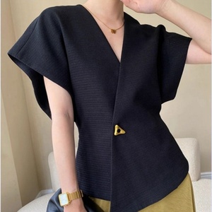 T-shirt femme <span class=keywords><strong>asymétrique</strong></span> à épaules tombantes, style français 2026, un bouton, taille cintrée, amincissant, <span class=keywords><strong>haut</strong></span> tendance - Product Image 4