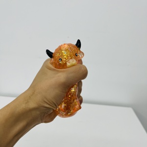 ของเล่นบีบแกะฮายแลนด์น่ารักวิบวับ บรรจุมอลโทส บีบแล้วคืนตัวช้า บรรเทาความเครียด ของเล่นฟิดเจ็ต นำเข้าจากคลังสินค้าสหรัฐฯ - Product Image 6