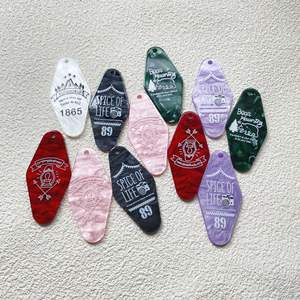 Gepersonaliseerde creatieve mode hotelkamer sleutelhanger vintage retro acryl motel sleutelhanger met sleutelring - Product Image 5