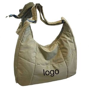 Sac fourre-tout matelassé en coton de couleur unie pour femme, grande capacité, style rétro, avec logo personnalisé, promotionnel, à porter à l'épaule – Collection Automne - Product Image 1
