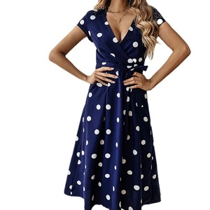 เดรสลำลองผู้หญิงสไตล์ยุโรปอเมริกันสำหรับฤดูใบไม้ผลิและฤดูร้อน ลายจุดยาวผูกเอว แต่งลูกไม้ - Product Image 1