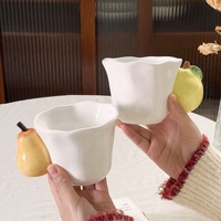 Tasse en céramique de fruits peints à la main de grande valeur Style classique moderne stocké tasse à eau en grès cadeau de vacances ou Souvenir