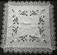 Nappe carrée en polyester/coton non tissé brodée à la main avec des motifs floraux pour mariage