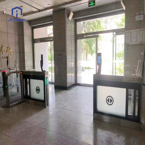 Barrière <span class=keywords><strong>de</strong></span> sécurité pour bus et transport rapide (TGR) avec portes écran à plateforme mi-haute, portail coulissant automatique et garde-corps en acier inoxydable pour station - Product Image 1