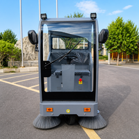 Machine de nettoyage multifonctionnelle pour sols, avec propulsion par batterie, pour les parcs de stationnement, les usines, les fabricants