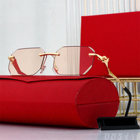 Nouvel Arrivage Prix Usine Designer Petites Lunettes de Soleil Femme Verres de Protection Solaire Homme 2025