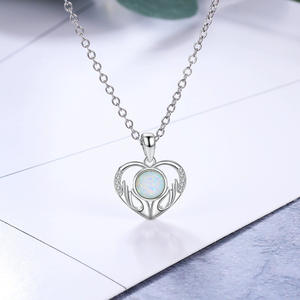 Collier pendentif cœur Claddagh en argent sterling S925 avec opale et accents de zirconiums cubiques, bijoux celtiques pour femmes - Product Image 3