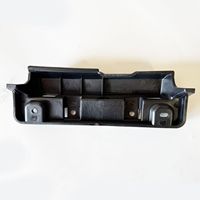 547. Pièces de camion lourd Sinotruk (CNHTC) HOWO MAX YG1671110064 25,5*8,5*3cm 0,2kg Panneau décoratif supérieur Droit (squelette)