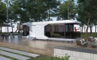 Capsule hôtelière mobile préfabriquée en acier, type Smart House, pour bureau ou atelier, avec véranda.