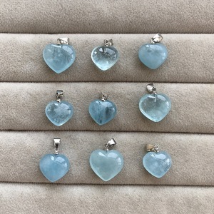 Prezzo all'ingrosso blu naturale <span class=keywords><strong>acquamarina</strong></span> gemma di cristallo <span class=keywords><strong>ciondolo</strong></span> collana di cuore realizzato con eleganti oggetti artigianali di cristallo - Product Image 3
