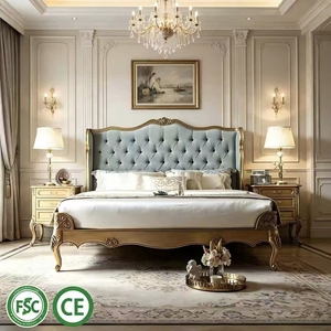 Lit double Grand Royale en bois massif, revêtement en cuir véritable, sculptures françaises ornées, tête de lit capitonnée, finition or champagne - Product Image 2