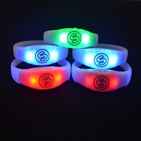 Bracelet LED en silicone, lumière clignotante, bracelet rythmique activé par le son