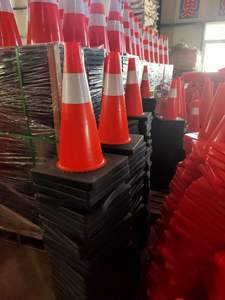 Yüksek yansıtıcı yol güvenliği 45cm PVC ağır siyah taban trafik konisi trafik uyarı park konileri - Product Image 6