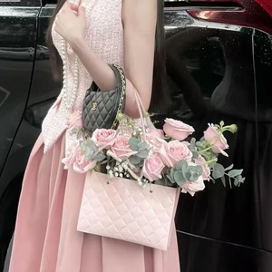 Bolsa de Mano Portátil con Estampado de Macaron, Diseño Floral, de Alta Gama, Impermeable, con Cuadros de Diamantes, Blanca, de Cartón, Cuadrada, Rectangular, Artística - Product Image 3