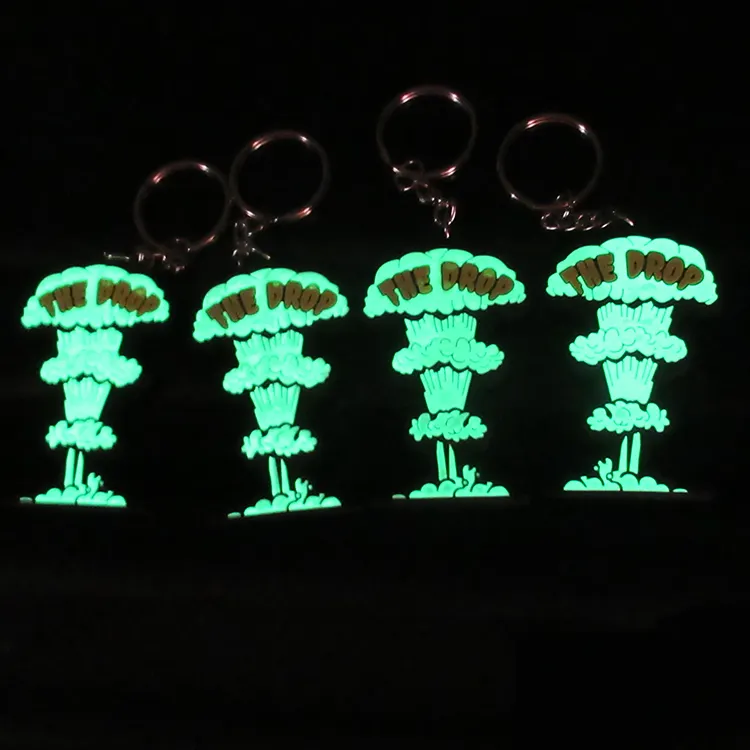 आदर्श उपहार प्यारा kawaii कीरिंग अंधेरे में चमक 2D softge सिलिकॉन पीवीसी चाबी का गुच्छा कस्टम 3d नरम पीवीसी चाबी का गुच्छा