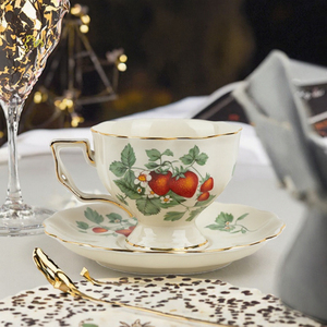 Ensemble de tasses à café en porcelaine de style japonais avec soucoupe et couvercle, motif fraise, Phnom Penh, pour bar français, café, marque PLD, cadeaux de café - Product Image 2
