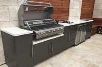 Armoire de cuisine extérieure moderne en aluminium avec caractéristiques durables chariots de gril pour barbecue glissière de tiroir de robinet de dosseret en acrylique