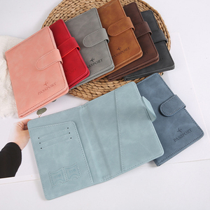 ขายส่งที่กําหนดเองระเหิด Id และผู้ถือบัตรชื่อการออกแบบปุ่มแม่เหล็กผู้ถือหนังสือเดินทางหนัง Pu - Product Image 4