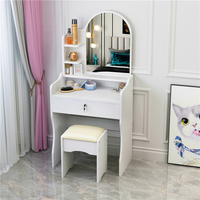 Coiffeuse en MDF de haute qualité pour chambre à coucher avec miroir de maquillage en forme de cœur – Vente en gros
